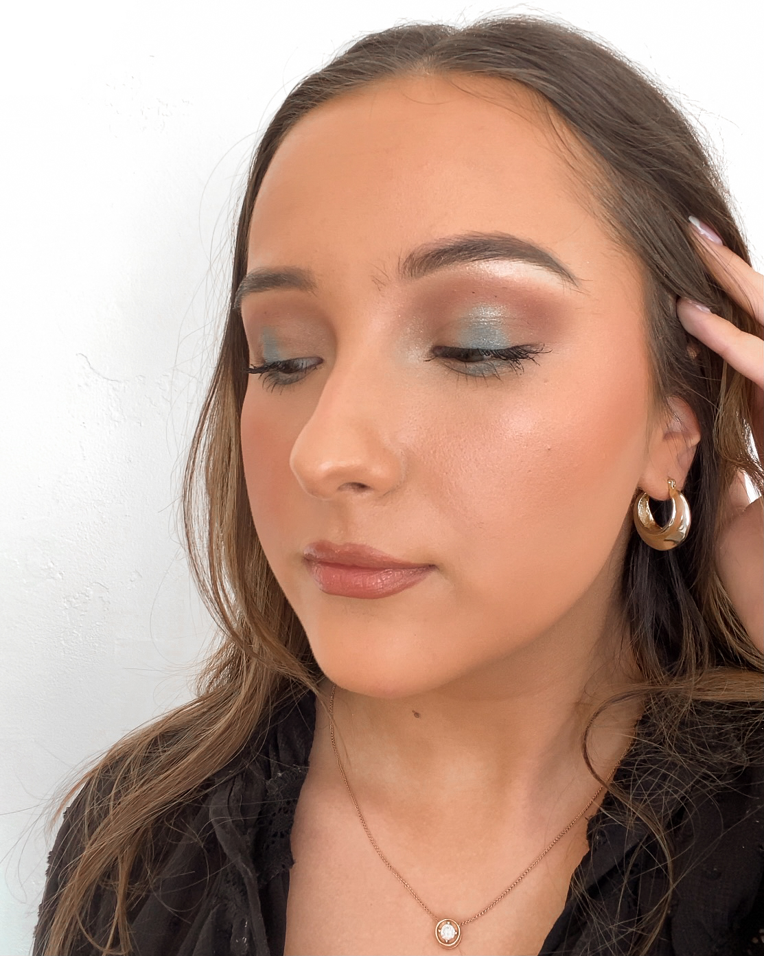 A Wearable Holiday Makeup Look